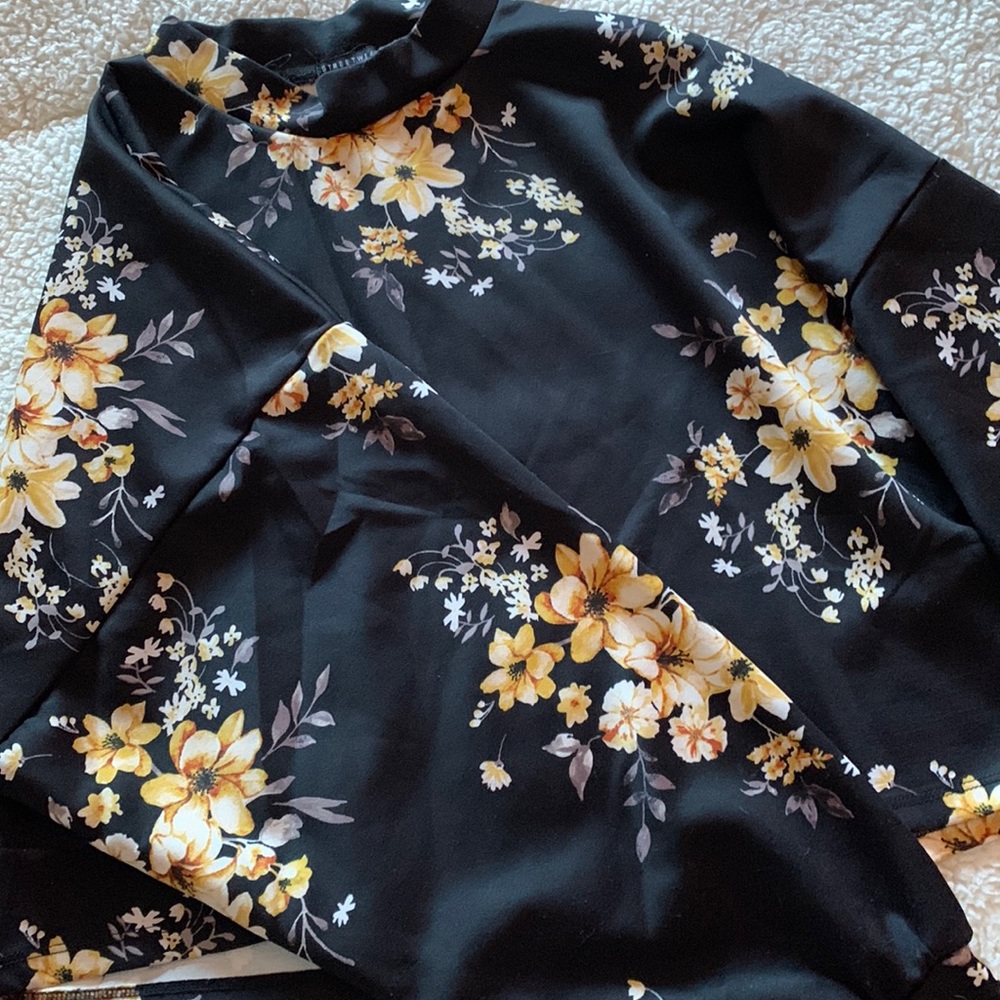 Long sleeve crop top